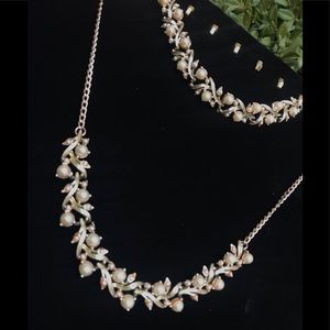 Necklace and bracelet jewelry set